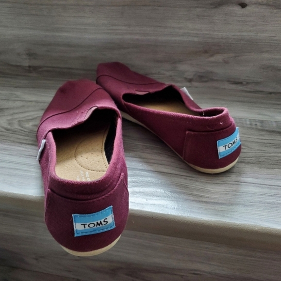 Toms - Picture 2 of 2